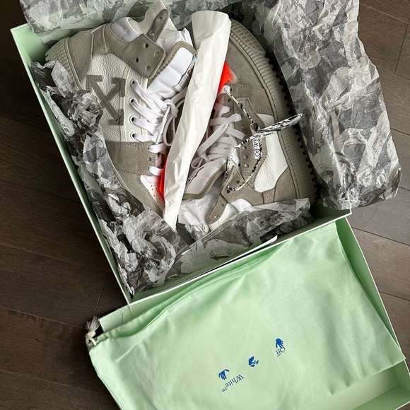 Off-white and grey off-court 3.0 sneakers - Picture 2 of 9